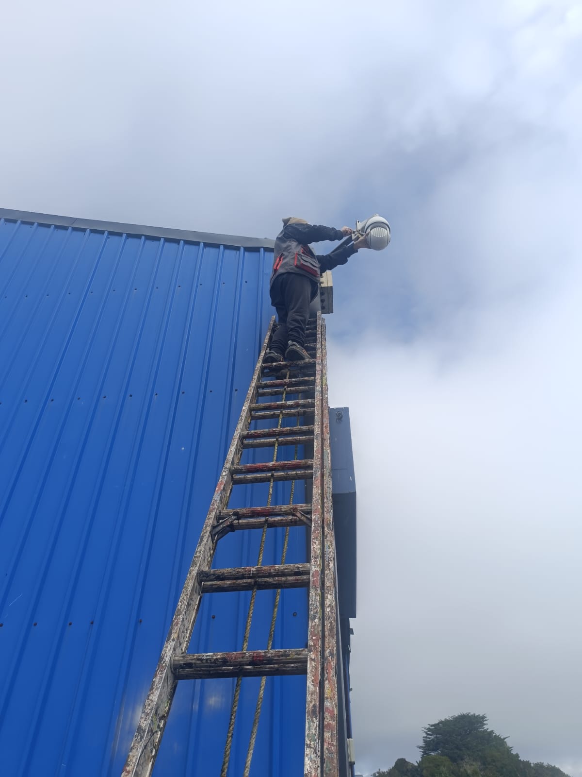 Trabajo de instalación en altura